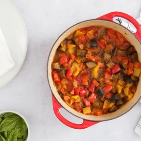 Foto van een pan met balkan ratatouille