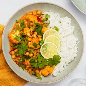 Foto van kikkererwten-bloemkoolcurry met rijst