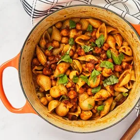 Photo of a pot with vegan pasta puttanesca with chickpeas