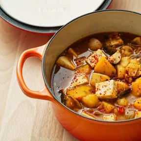 Foto van plantaardige Doenjang Jjigae met pompoen