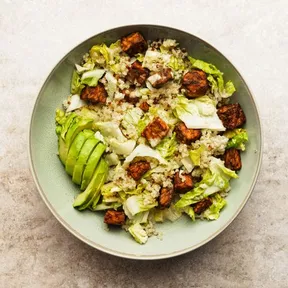 Photo of quinoa salad with avocado and tempeh from the airfryer